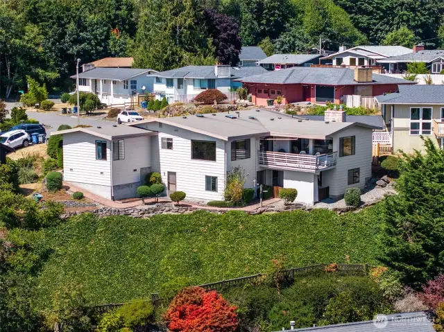 Perfectly oriented to enjoy the views!