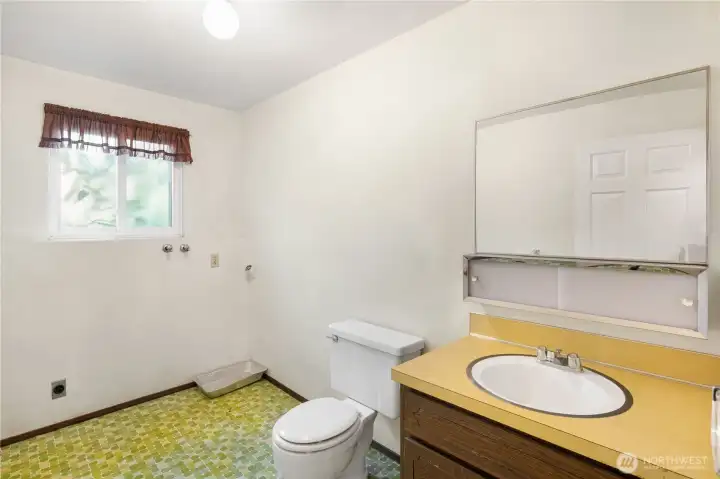 Half Bath/Laundry Room