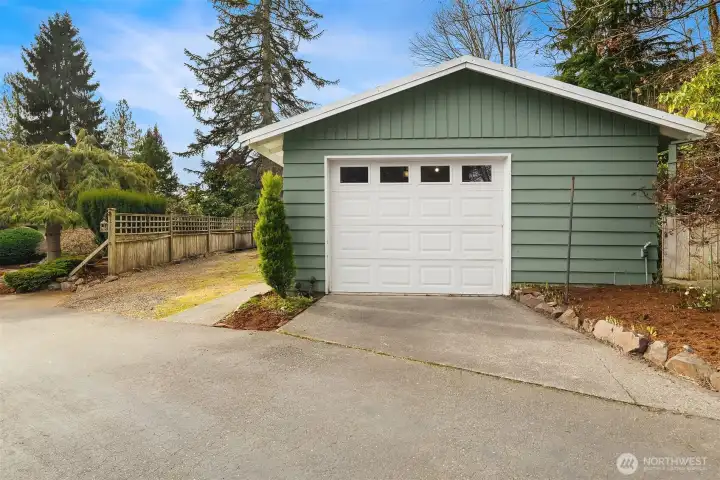 Detached Garage