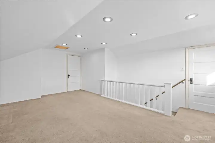 Bonus living area, 2nd floor