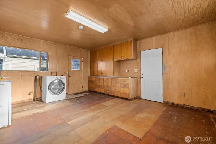 Large art room + laundry area
