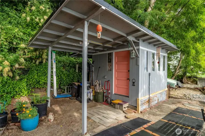 Store your beach gear, paddleboards, and crab pots for easy waterfront living.