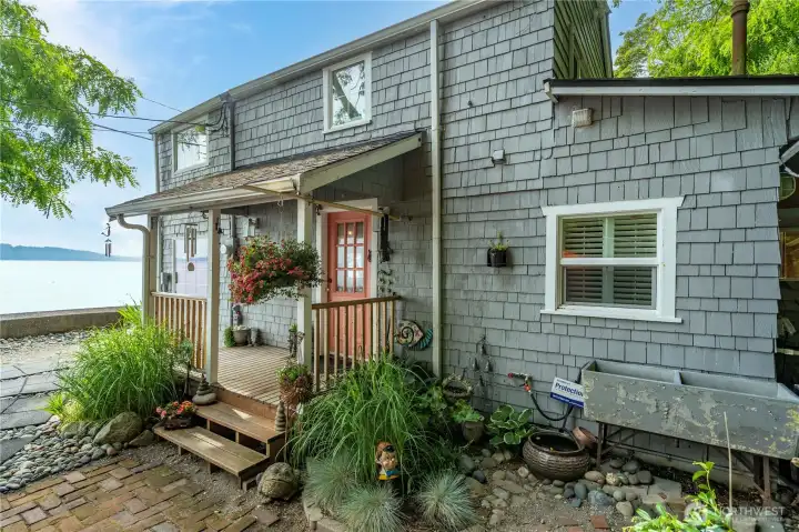 Easy access to the shoreline right from your home.