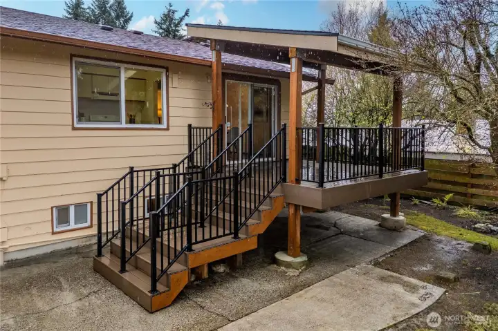 Newly rebuilt (2025) covered back deck