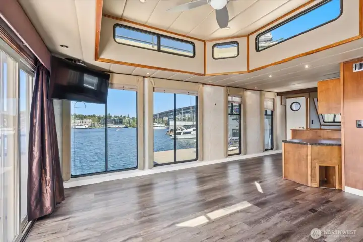 Stunning Bonus room...