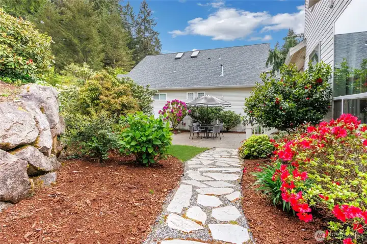 A spectacular back yard oasis, have fun!