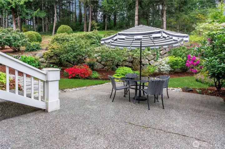 Imagine sitting on your patio sipping your favorite beverage with all this beauty around you.