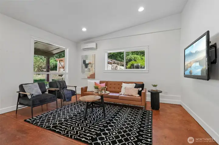 Bonus space, great room, studio, flex space