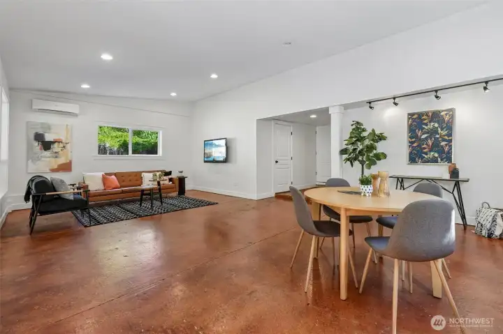 Bonus space, great room, studio, flex space