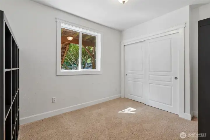 2nd Bed, W2W carpet, closet