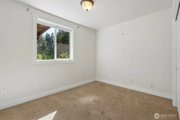 3rd Bed, W2W carpet, closet