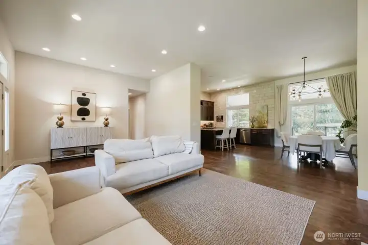 Only outstanding design can feel both spacious and warm, and here we have it all.