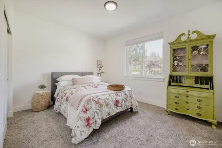 Large bedroom #2