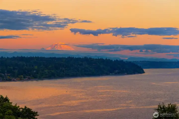 Mt Rainier and its snowy peak, Normandy Park shoreline and the vastness of Puget Sound.