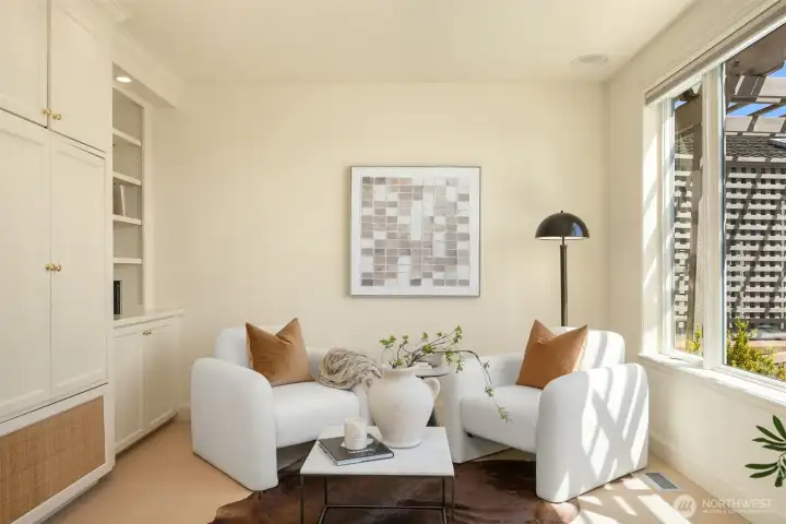 A cozy area overlooking into a view courtyard facing the big vistas.