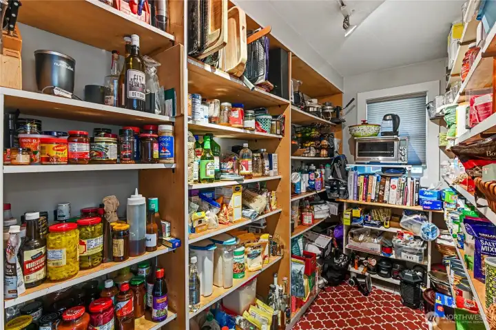 Kitchen walk-in Pantry Kitchen walk-in Pantry