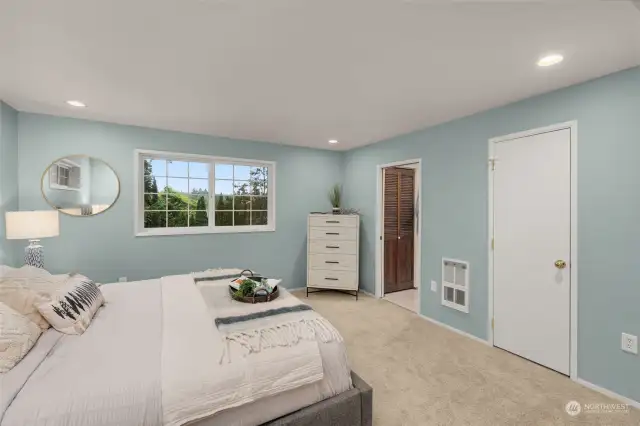Soothing colors and recessed lighting.