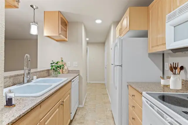 Recessed Lighting, Lots of Cabinet Space