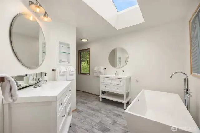 Bathroom off of primary serving both upstairs bedrooms