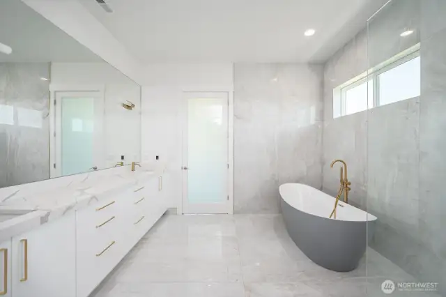 Primary suite bath
