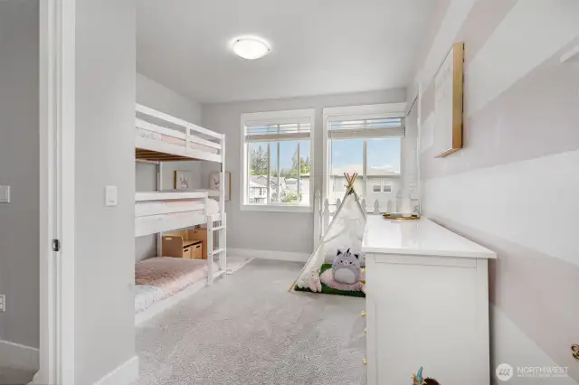 Spacious Bedrm #1 - Lrg windows + 10' ceilings