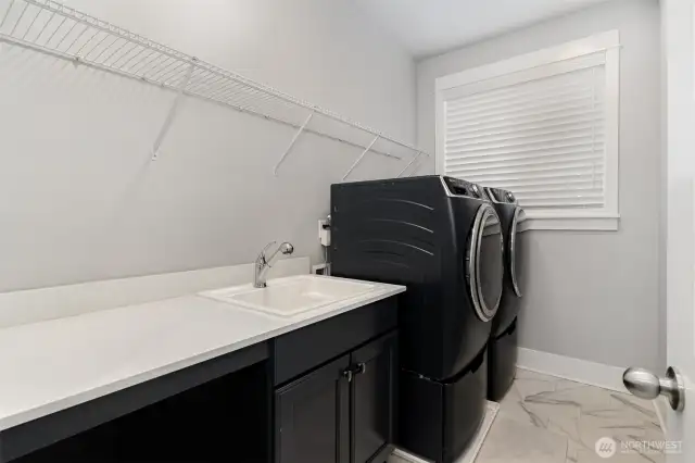 laundry rm w/ sink