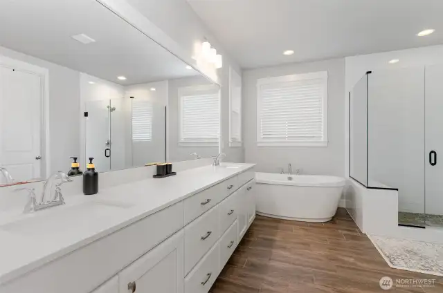 5-piece bathroom + standing tub w/ tile flr