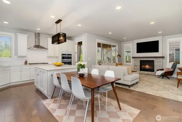 Chef-Style Kitchen - Living rm - leads to coverd patio