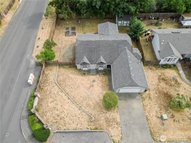 Great size lot w/RV parking space behind gate