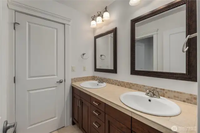 Jack & Jill Bath 2
