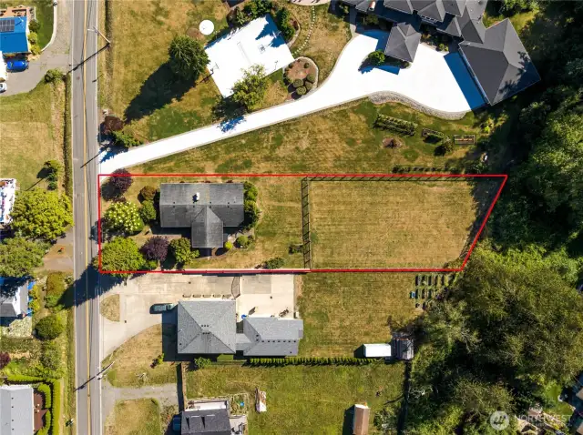 Huge fenced rear yard