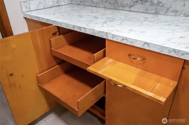 Cabinets feature pull-out drawers