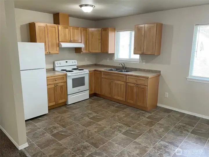 332 kitchen/dining