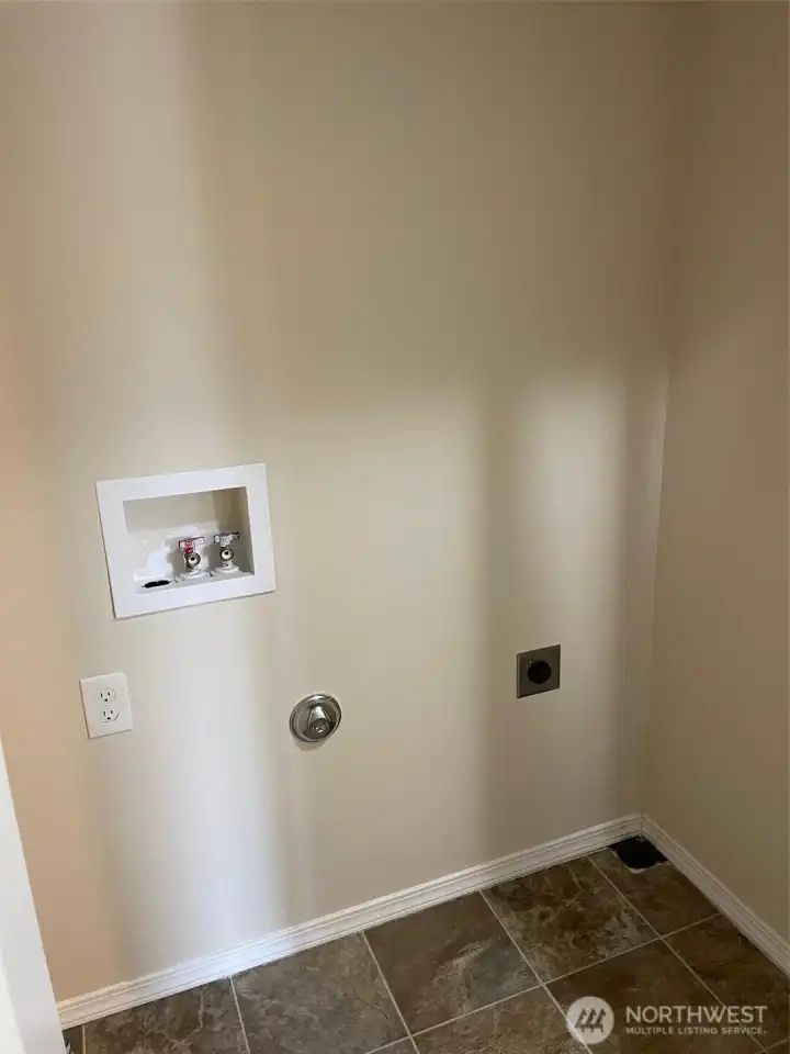 332 washer/dryer hookup