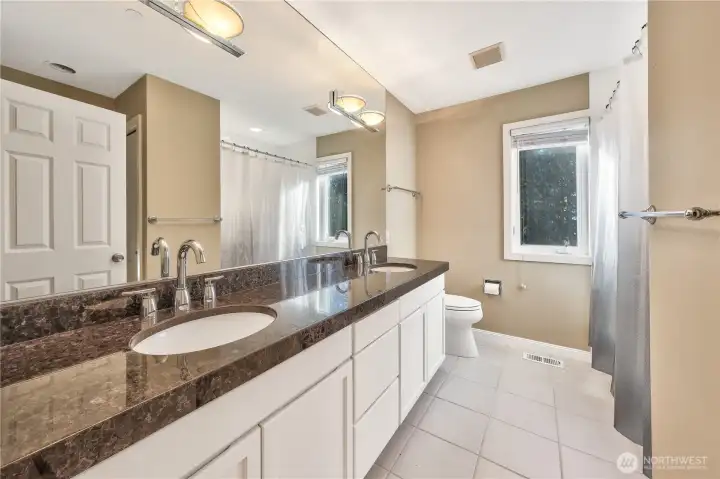 Full 'guest' bath