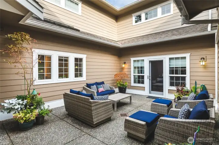 Sunny Private Courtyard