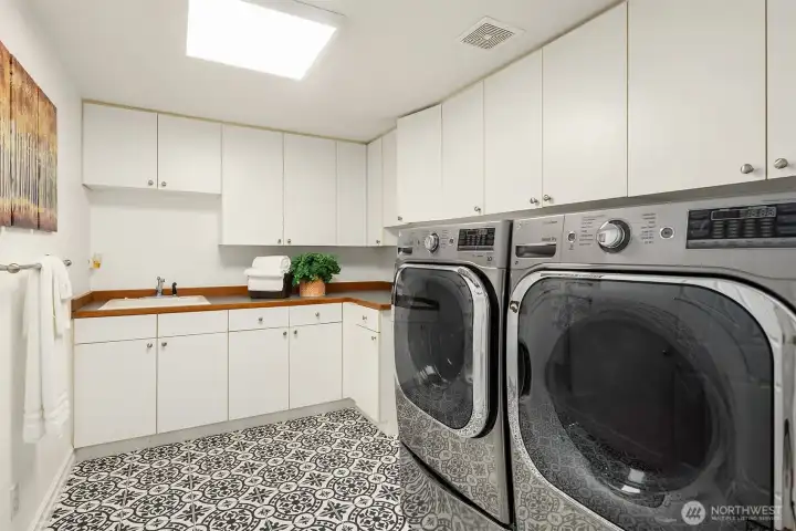 Utility room on main features a sink and tons of storage.