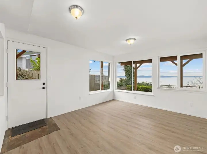 Downstairs bedroom/livingspace. w/access to backyard.