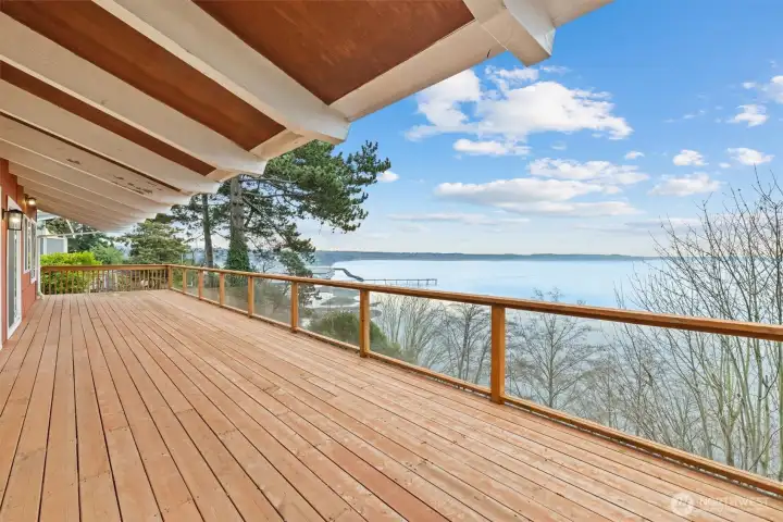 Large deck with unmatched views.