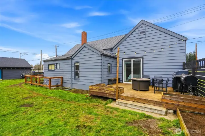 Backyard deck and fully fenced yard
