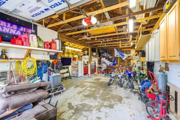 Large shop for storage