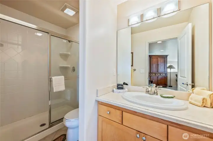 Upstairs full bathroom