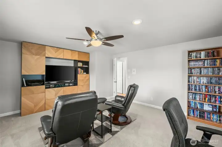 Bonus room for your hobbies, such as an office, tv room, workout room - your choice! Built ins and bookshelves stay with home.