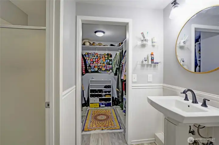 Primary to Walk In Closet