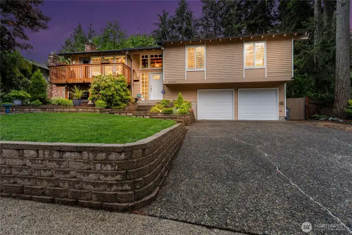 Turn Key 4 bedroom home on large lot ready for you in Federal Way!