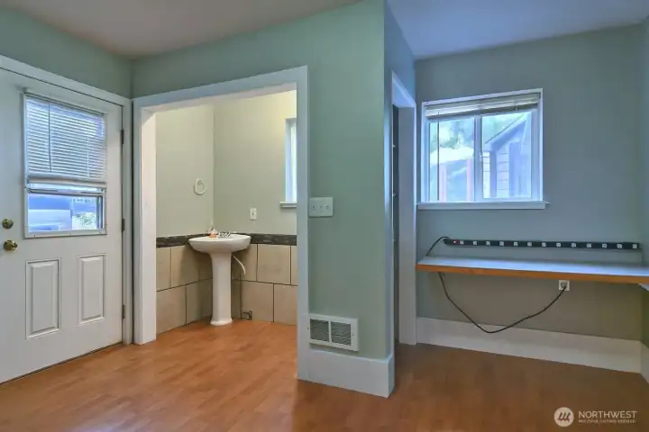 OFFICE IN GAEAGE