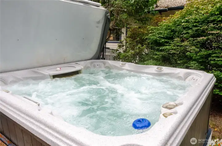 HOT TUB
