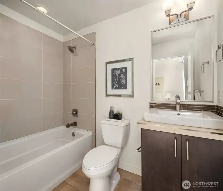 Ensuite full bathroom. Ensuite full bathroom.