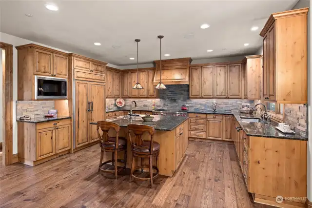 Expansive chef's kitchen with Island