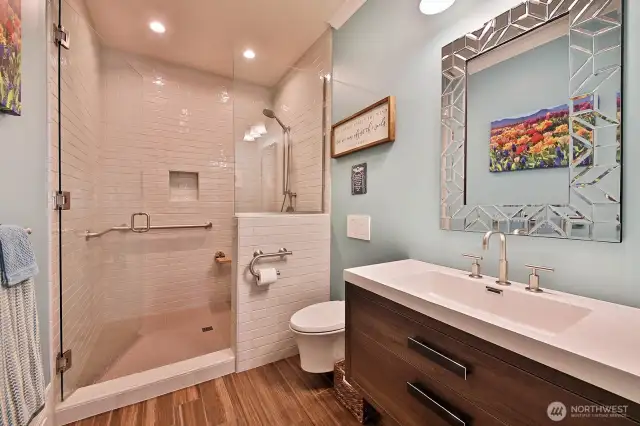 Main level primary ensuite bath
